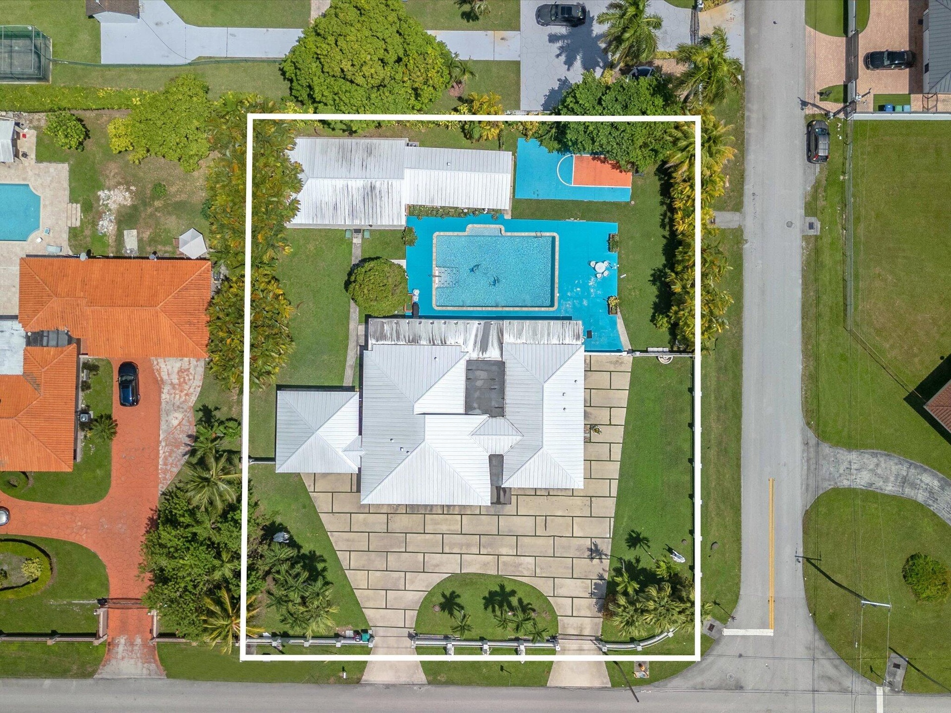 FULL PROPERTY AERIAL VIEW
