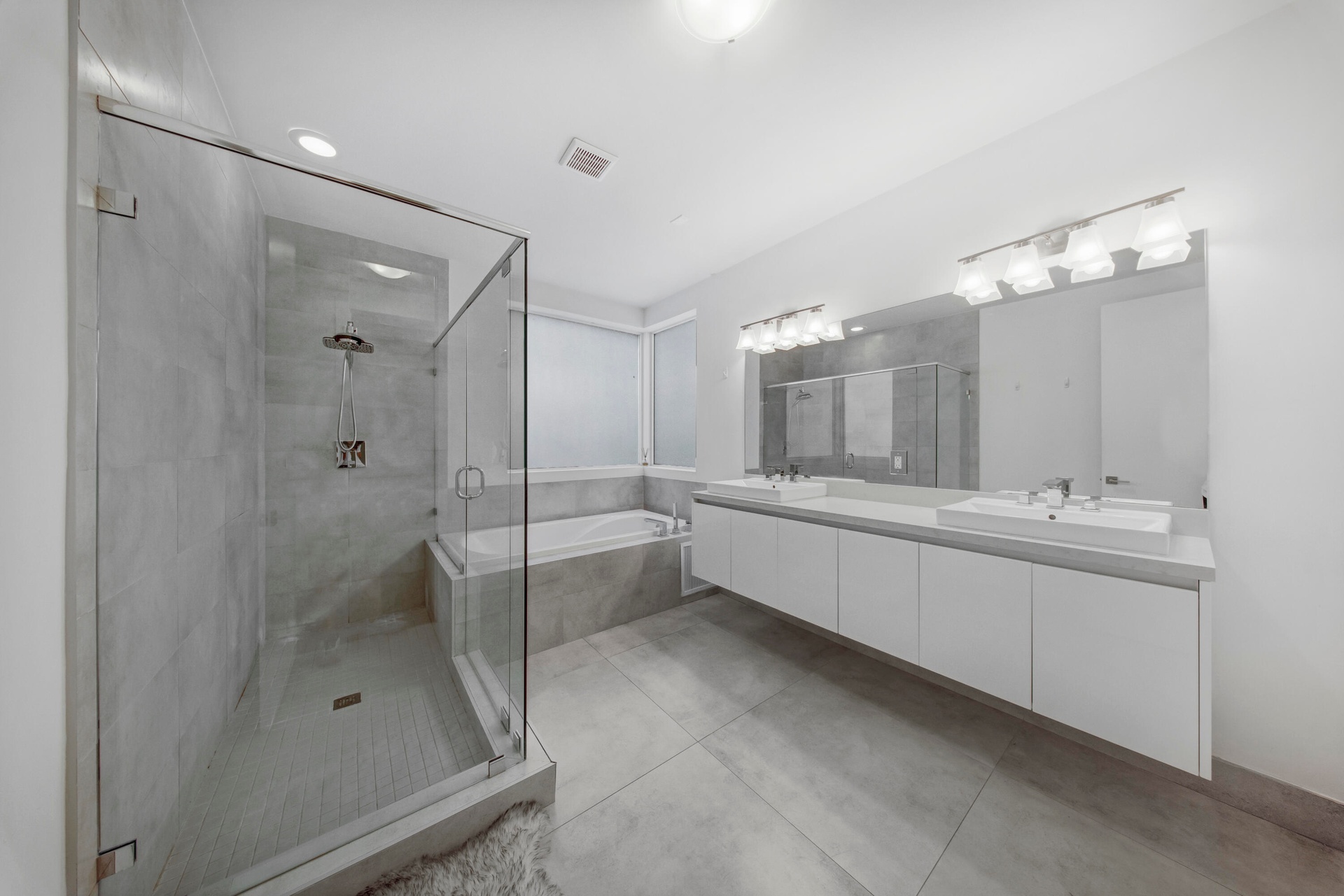 MAIN BATHROOM