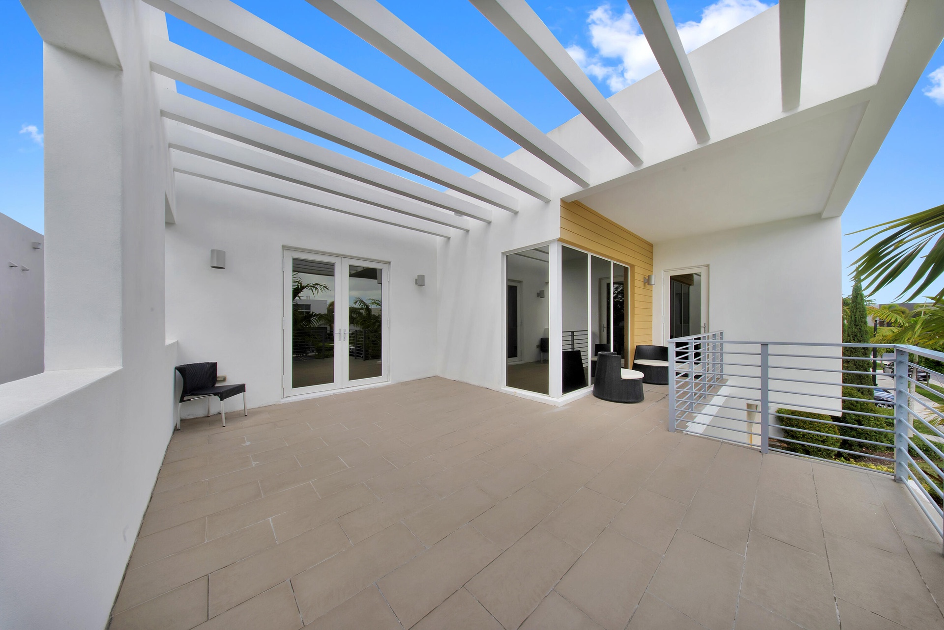 OVERSIZED BALCONY MODERN HOME