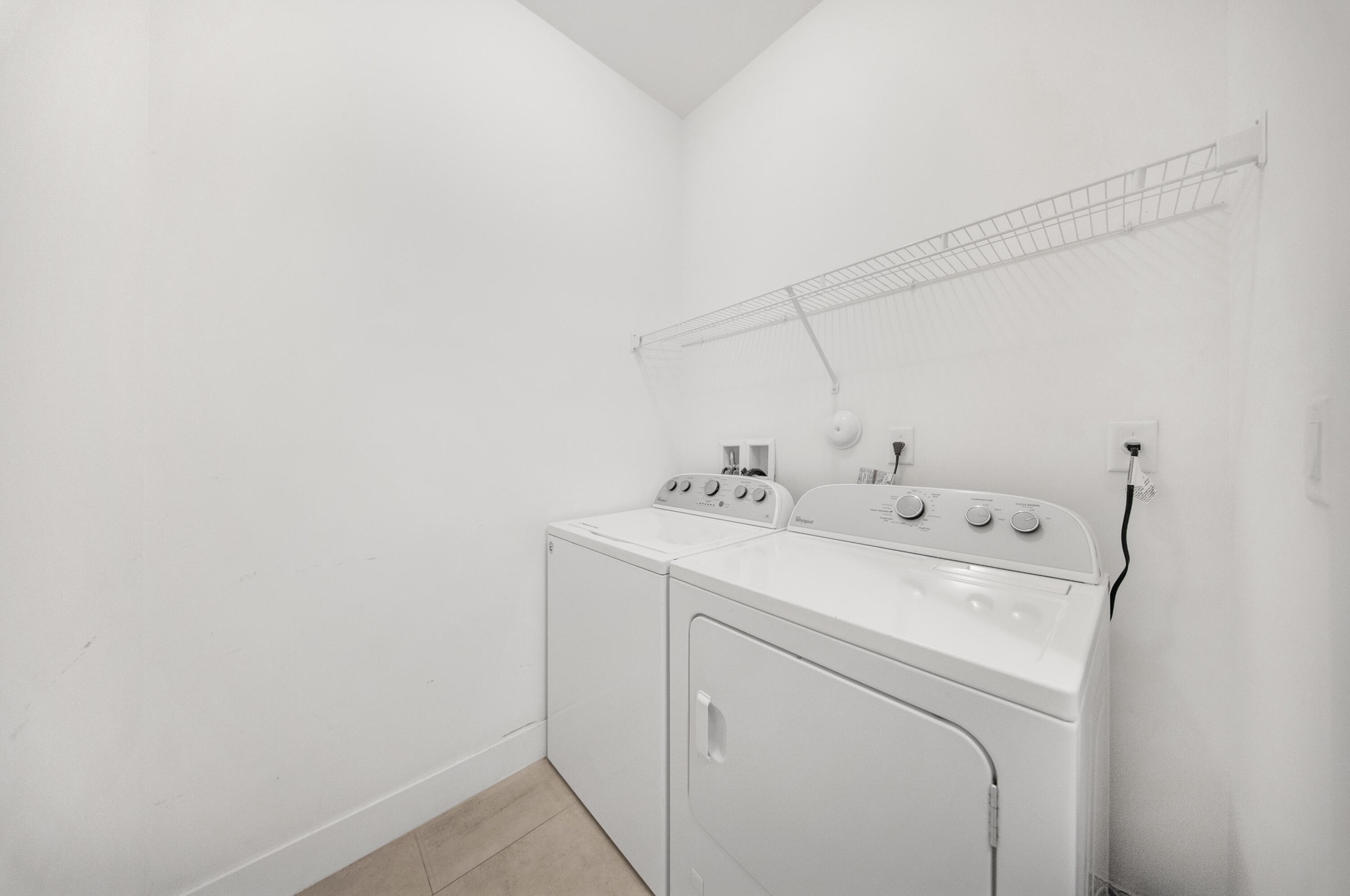 Full Size Washer Dryer In-unit
