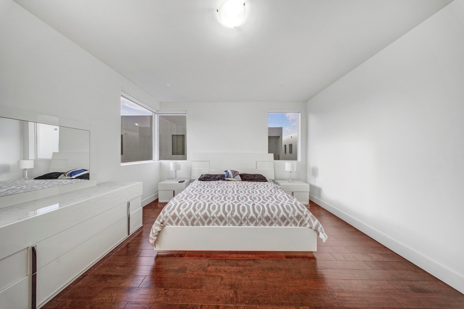 FURNISHED ROOM