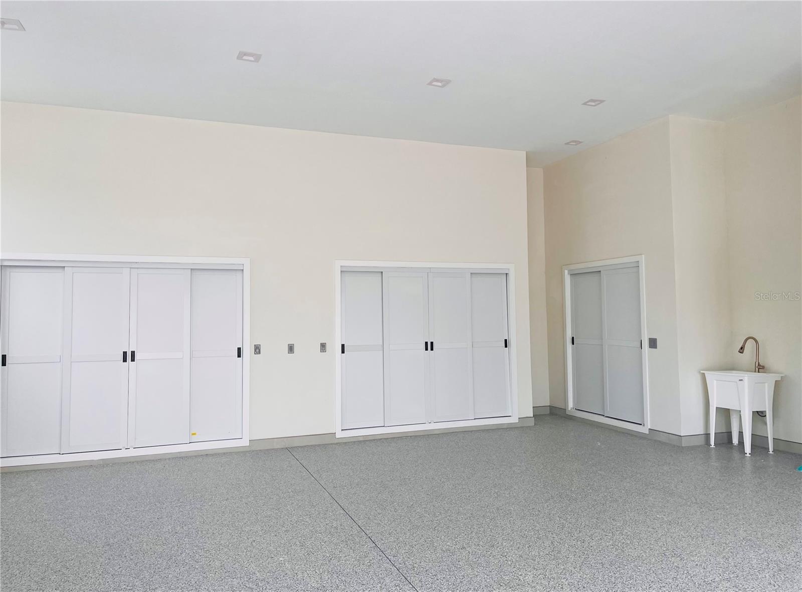 GARAGE AREA