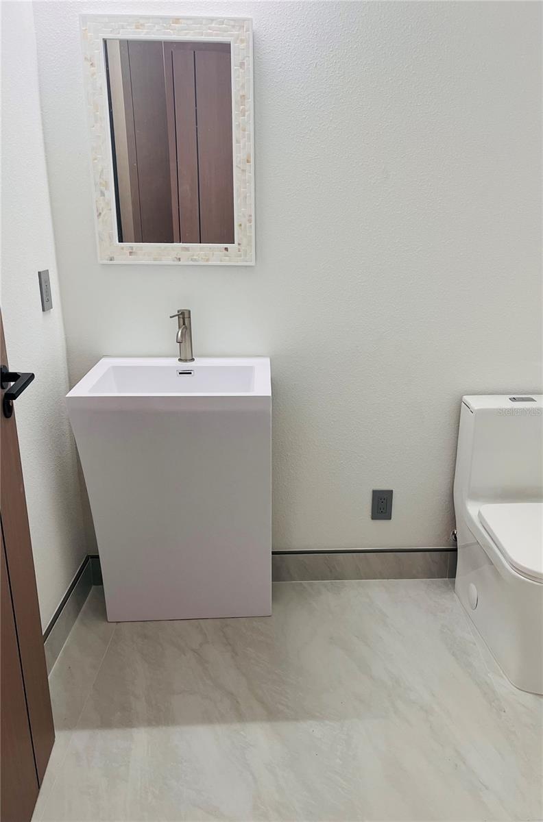MAIN FLOOR-BATHROOM #6 (HALF)