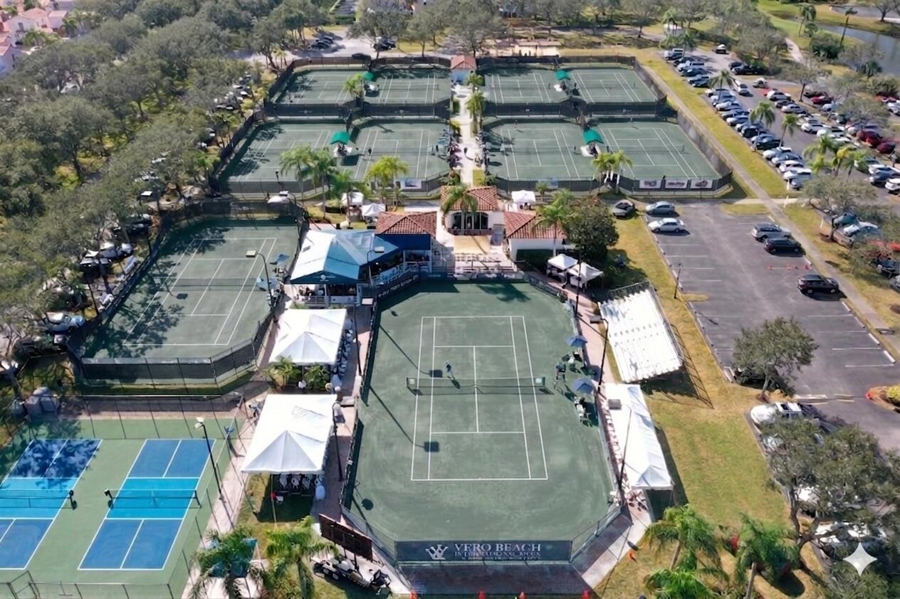 Experience world-class play at the Grand Harbor tennis center, which boasts ten championship-grade Har-Tru courts, including two stadium courts, plus 