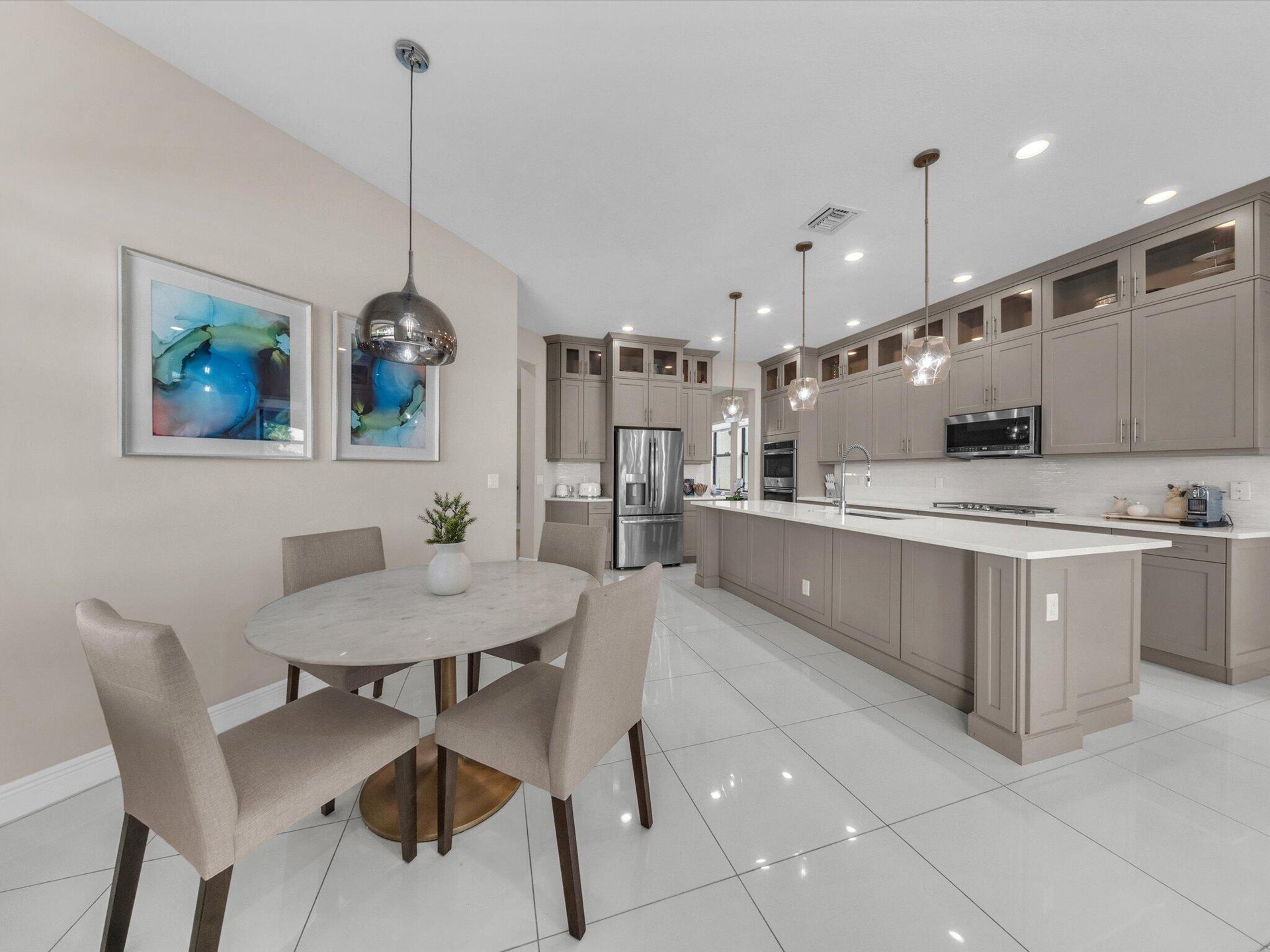 kitchen and breakfast table