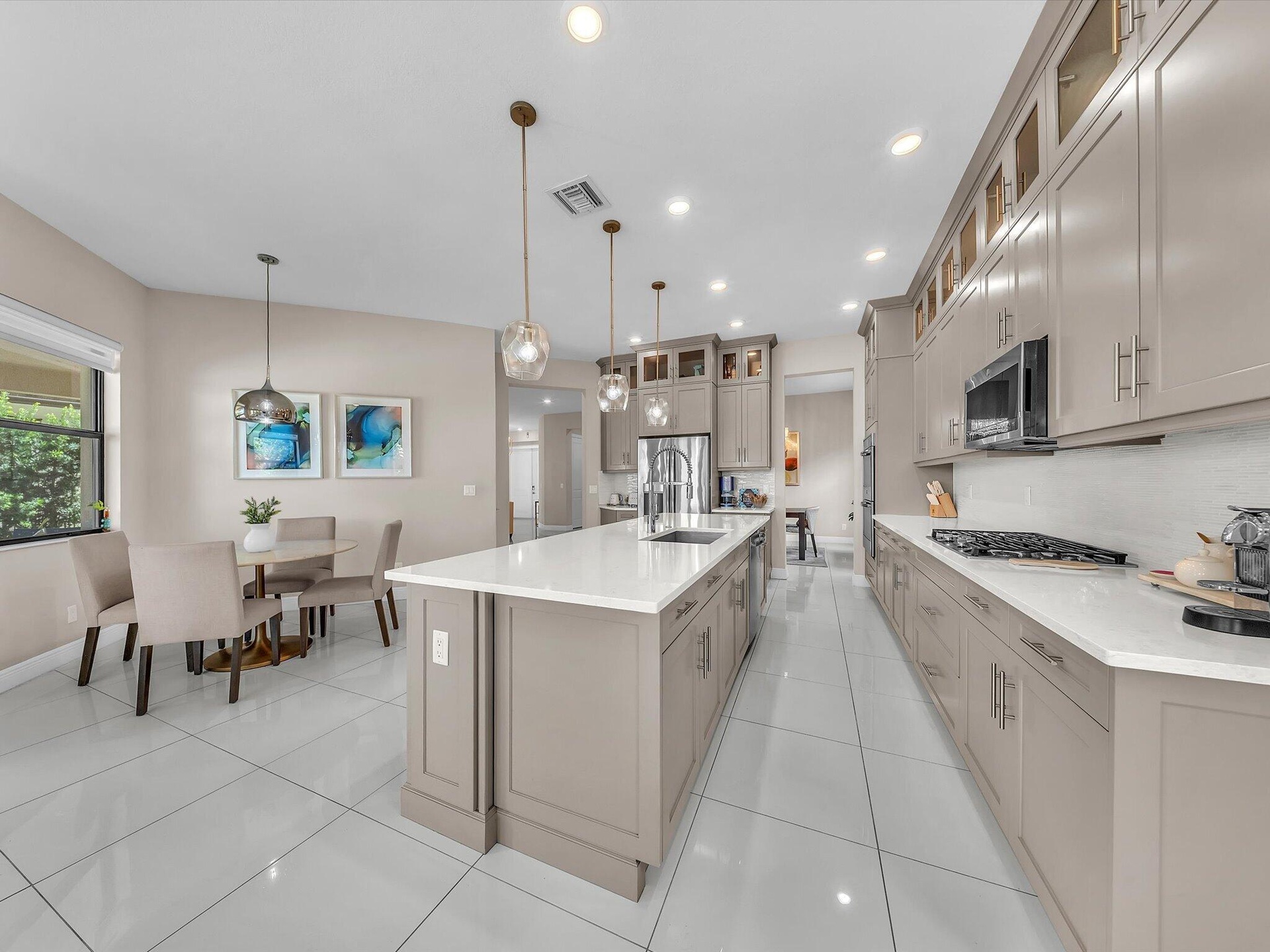 kitchen and breakfast table