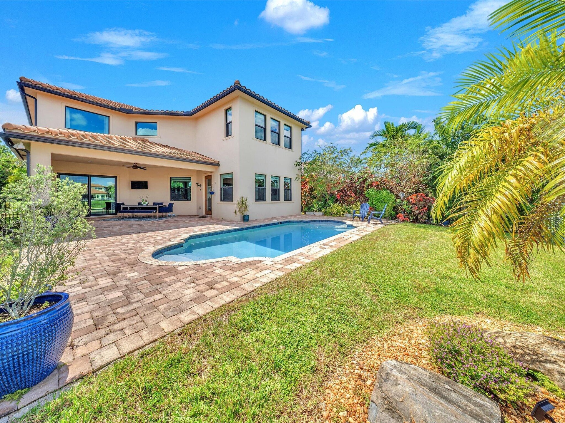 only house in parkland bay under 1.5 million with a pool