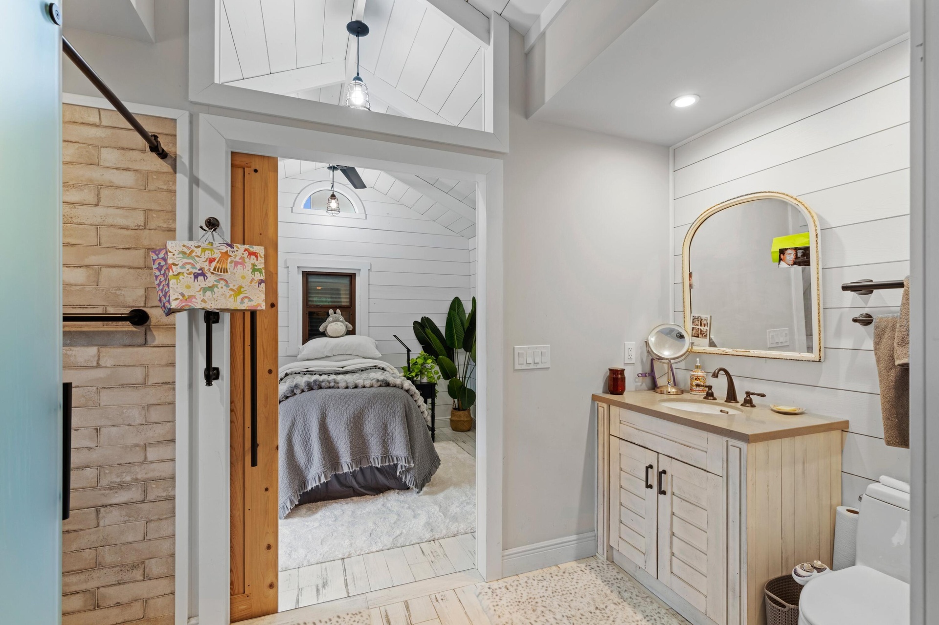 1st floor guest room 1. W full bath.