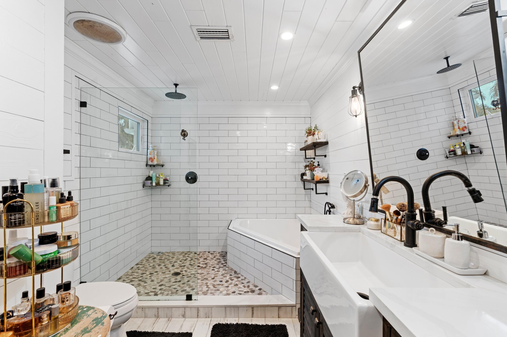 2nd floor primary bathroom.