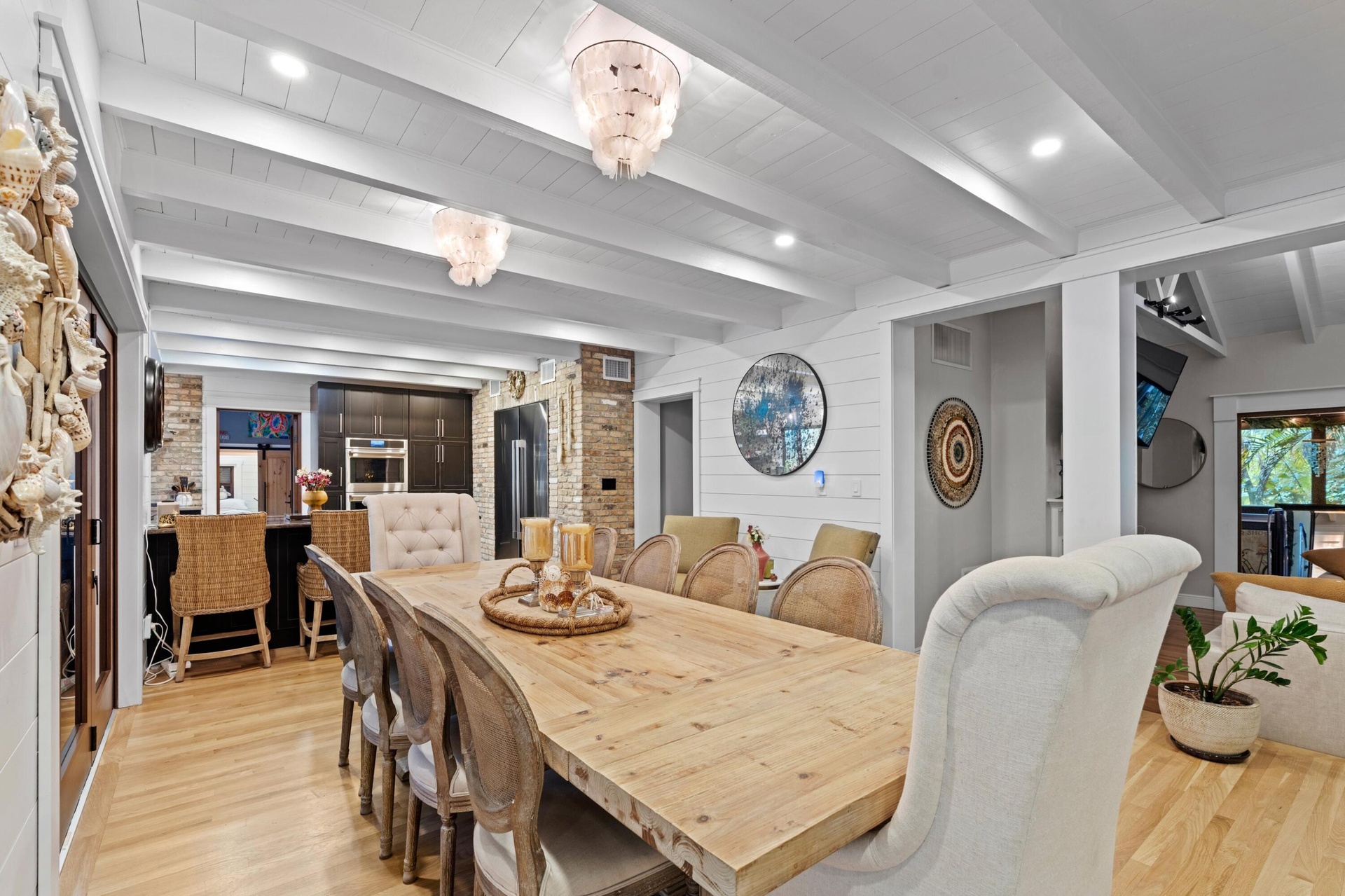 Dining room.