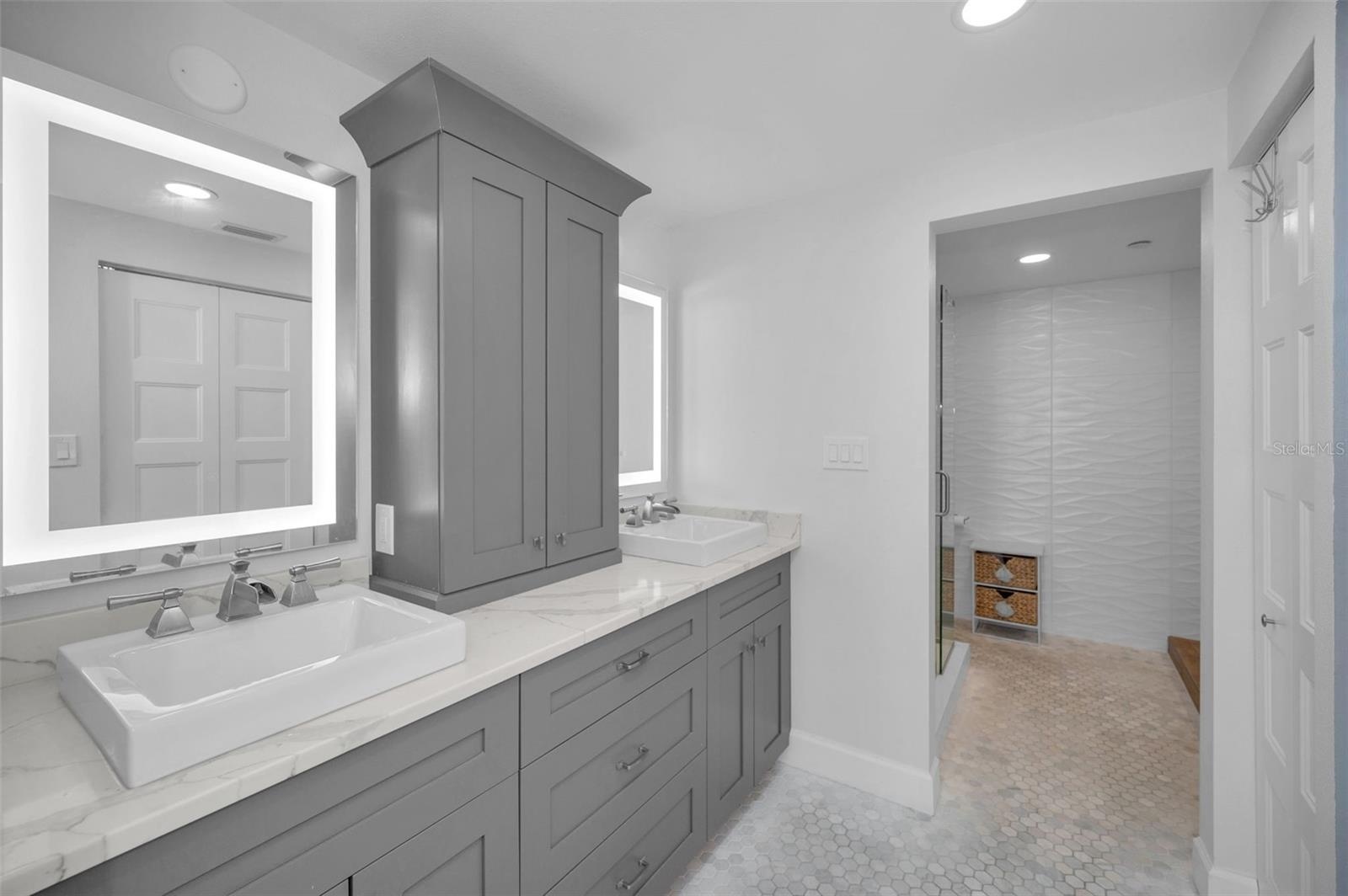 Master Suite Retreat Scenic Surround to Aquamarine Panorama Features Therapeutic Bath including, Dual Sink Vanity, Walk In Closet Dress Area & Spaciou