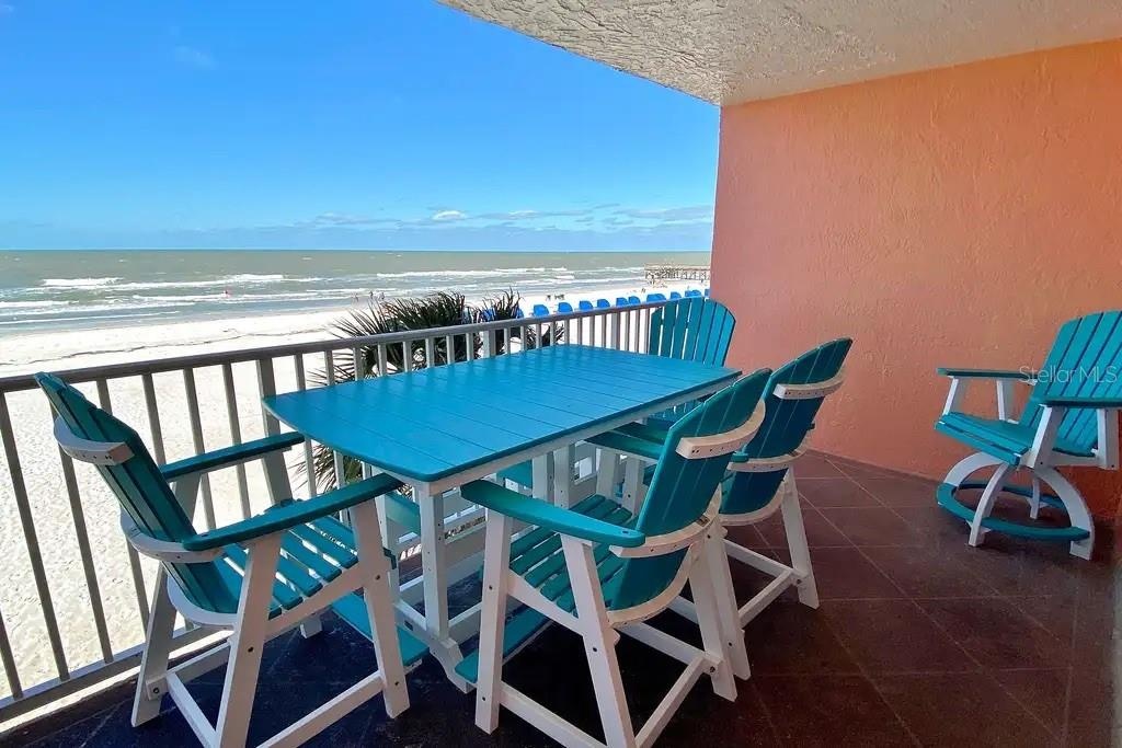 YOUR PRIVATE BALCONY FOR QUIET MORNING COFFEE, SPECTACULAR SUNSETS, OR PRIVATE DINING UNDER THE STARS!