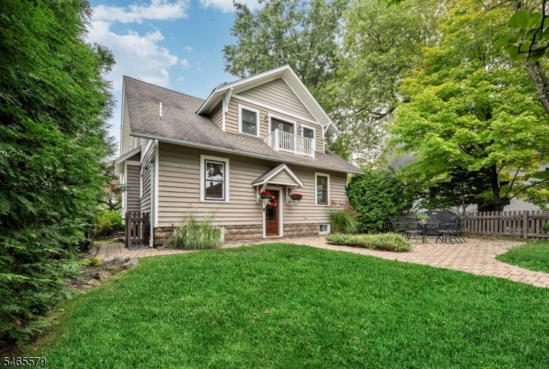 Reat Exterior & Yard