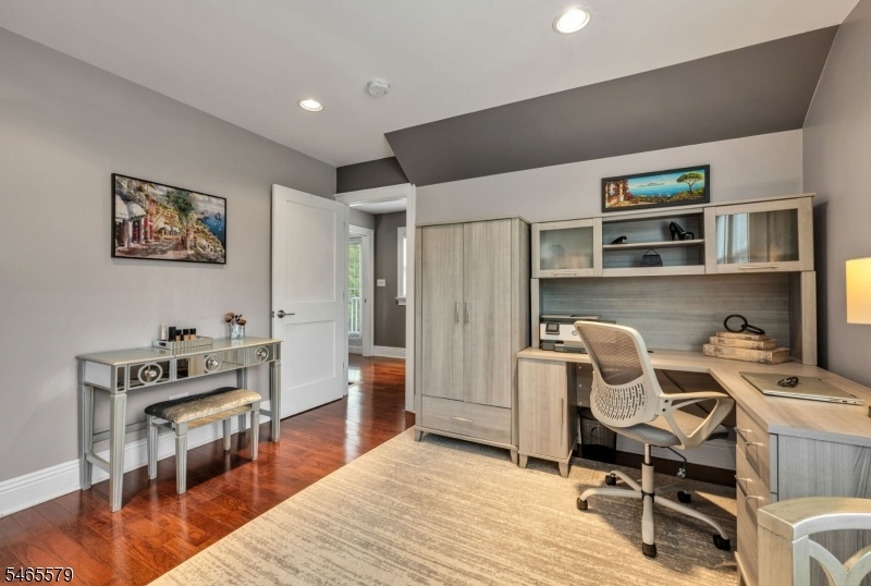 Private office or 5th Bedroom