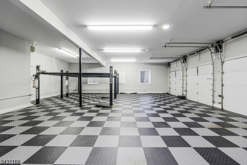 Garage with Lifts