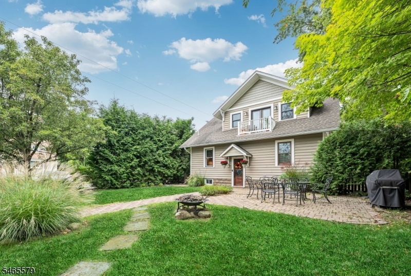 Reat Exterior & Yard