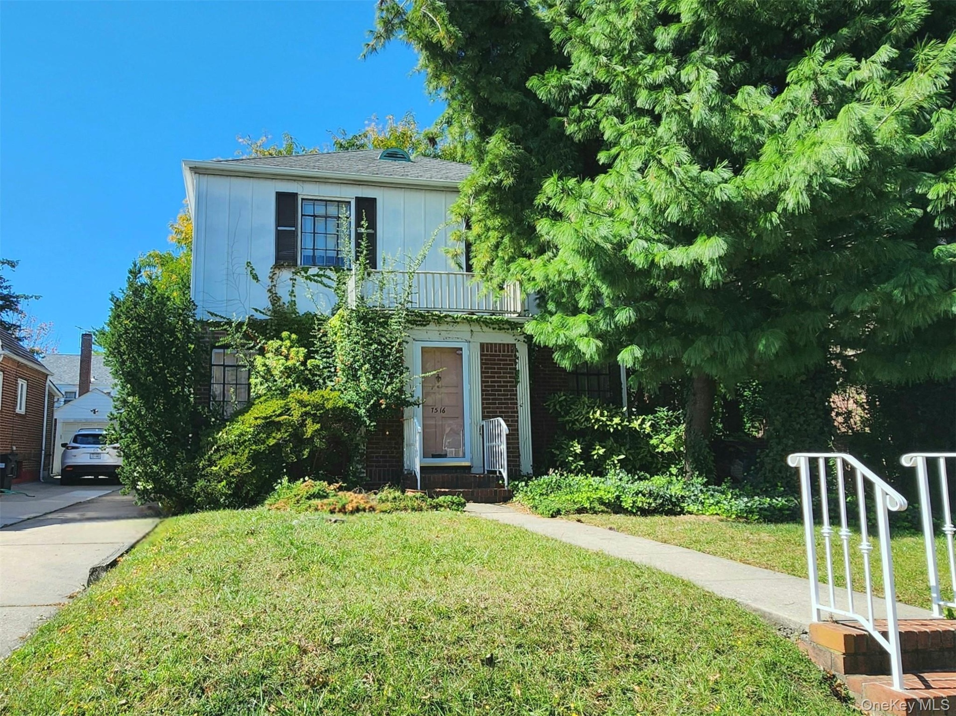 Detached 1-Family on 45x100' Lot with Long Pvt Driveway and Garage