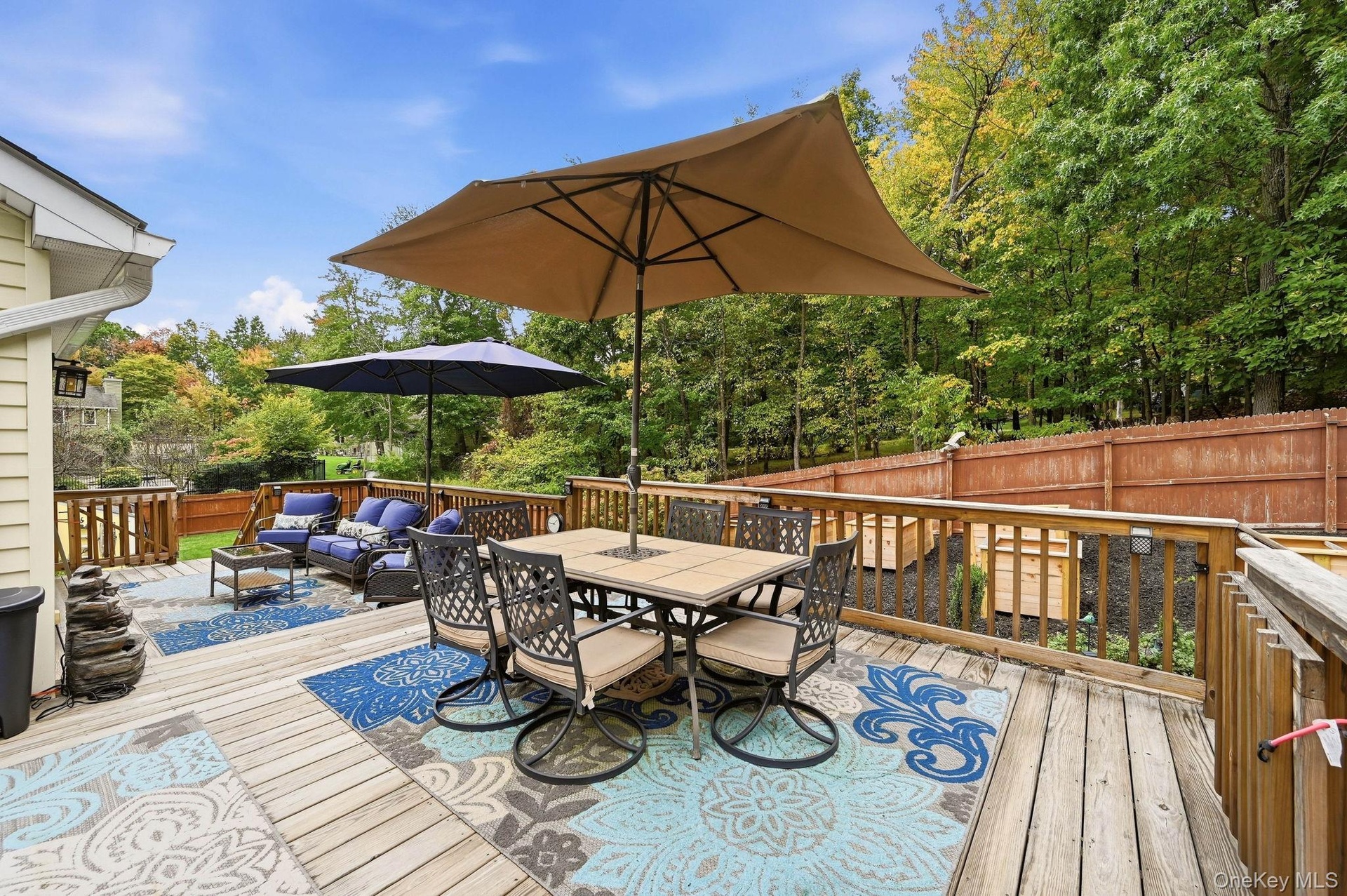Extend everyday living outdoors with space for dining, entertaining and enjoying the seasons.