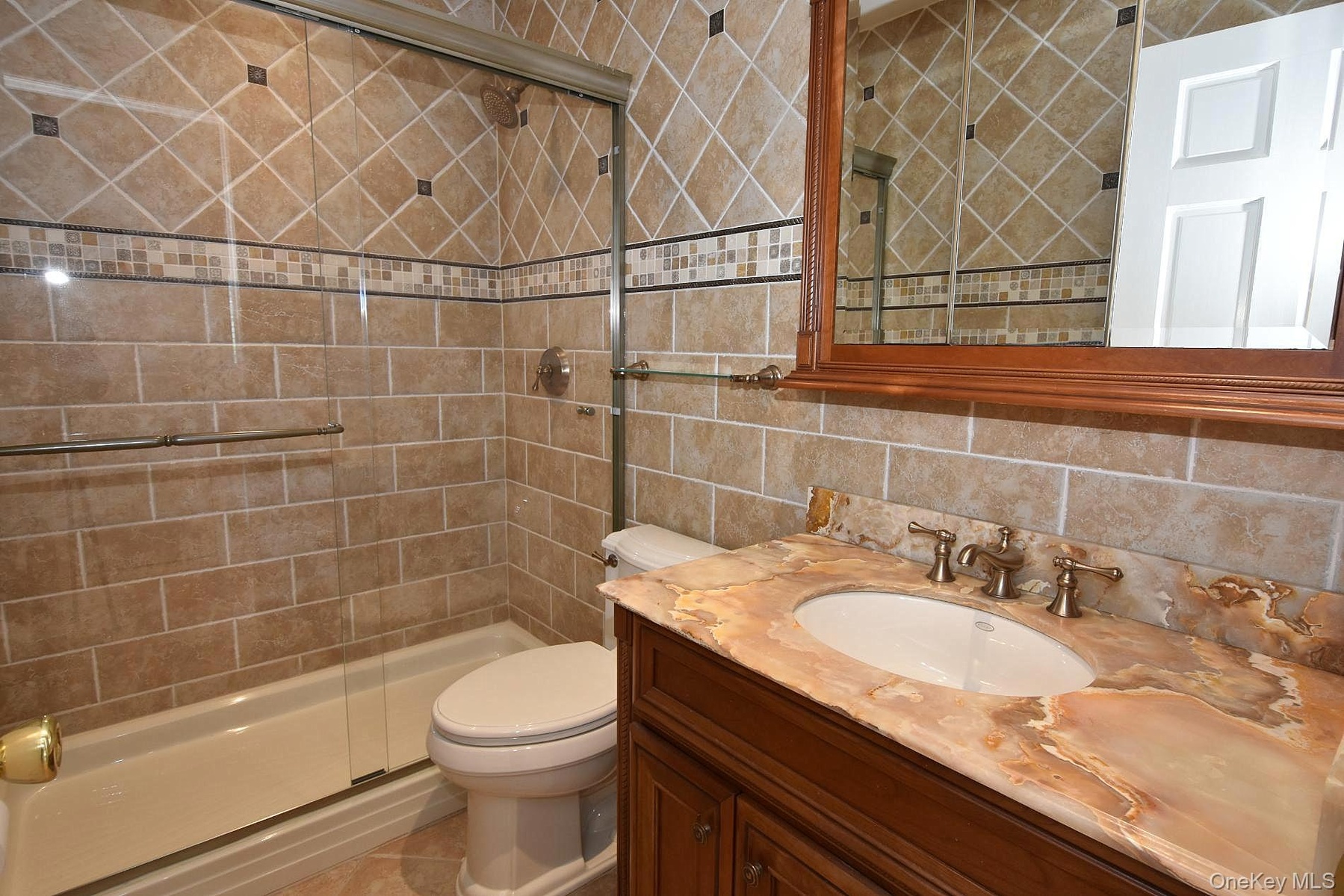 Main Floor Full Bath