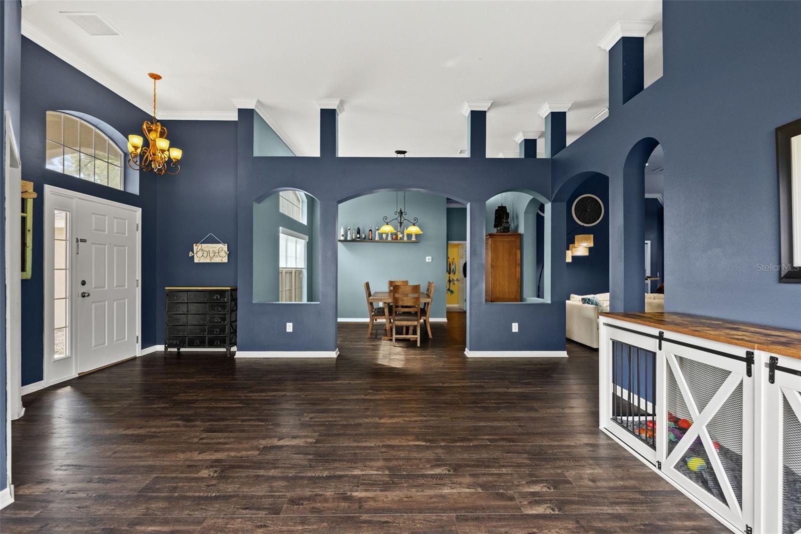 Architectural arches and high ceilings add character while providing an easy transition between the home’s living and dining spaces.