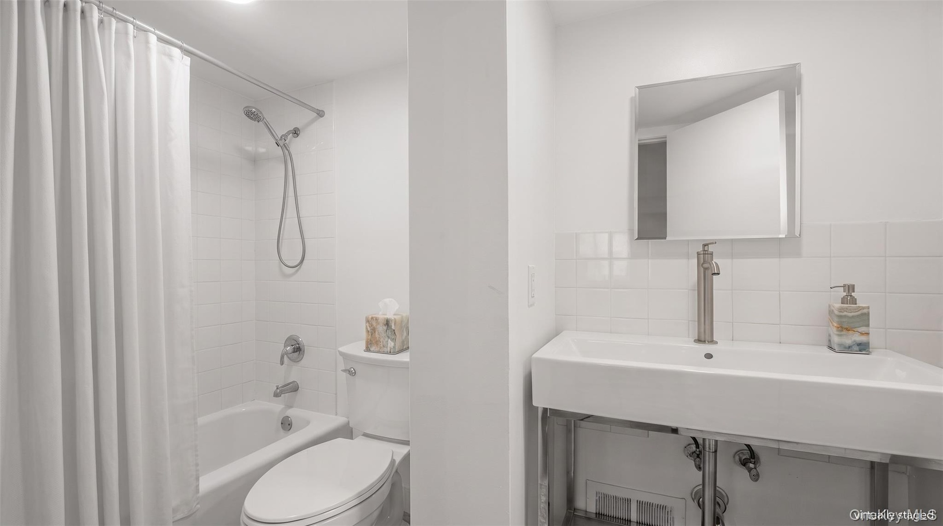 Private main level full bath--part of the bonus suite.