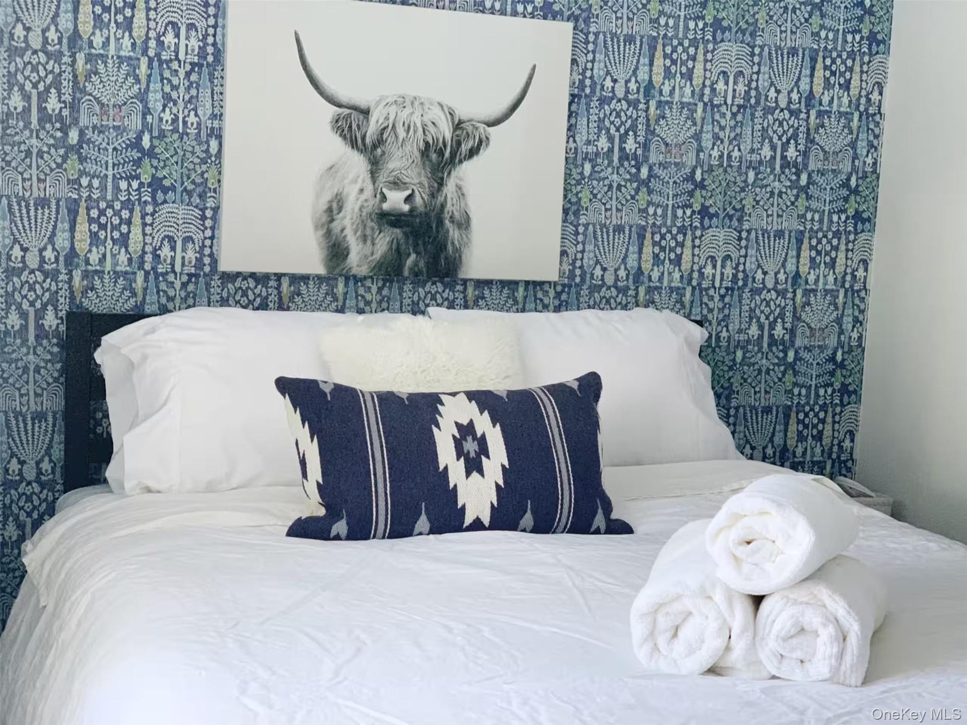 secondary bedroom with private entrance to hall bathroom