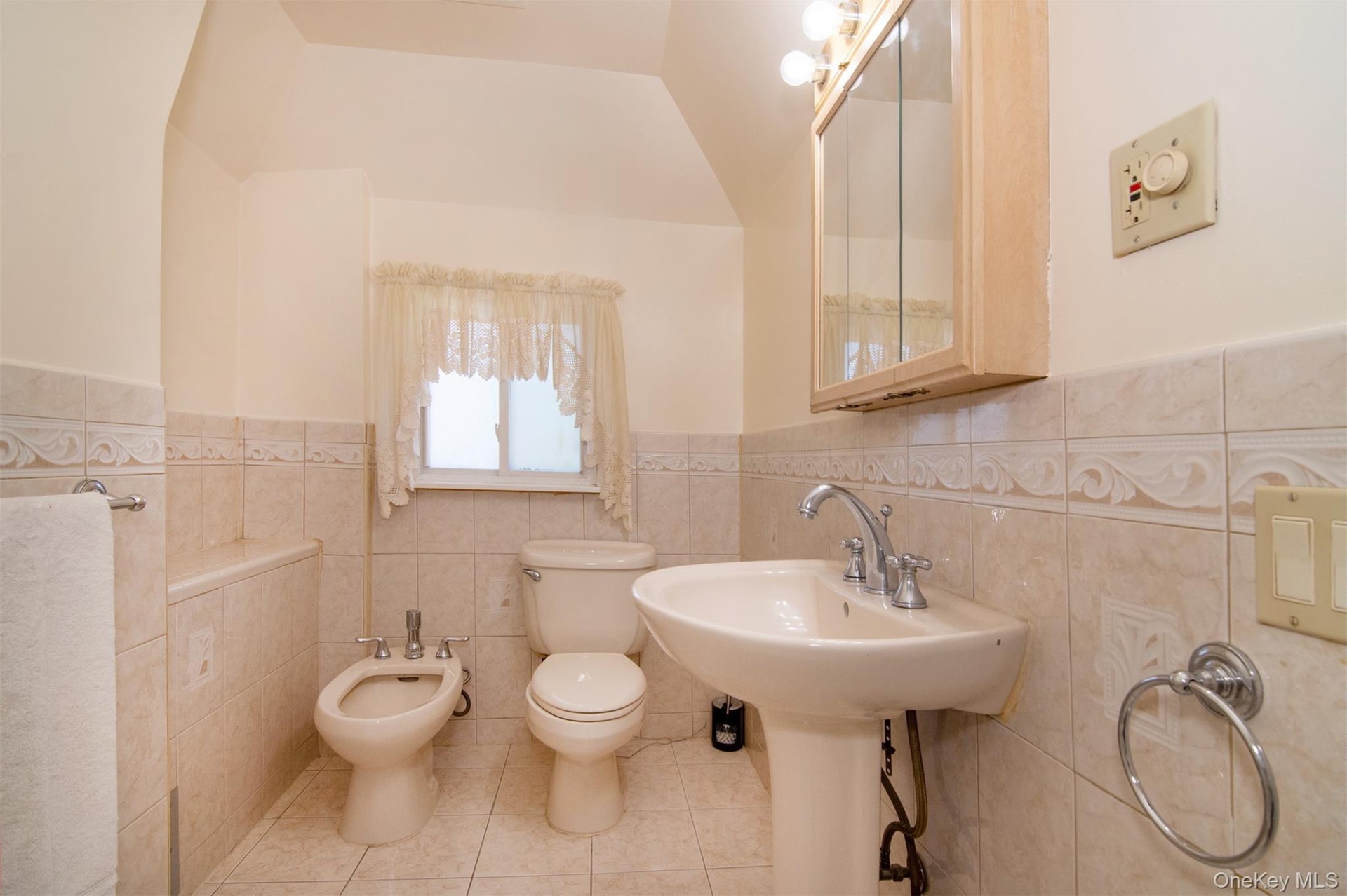 Ensuite - Primary Bathroom with Soaking Tub and Bidet