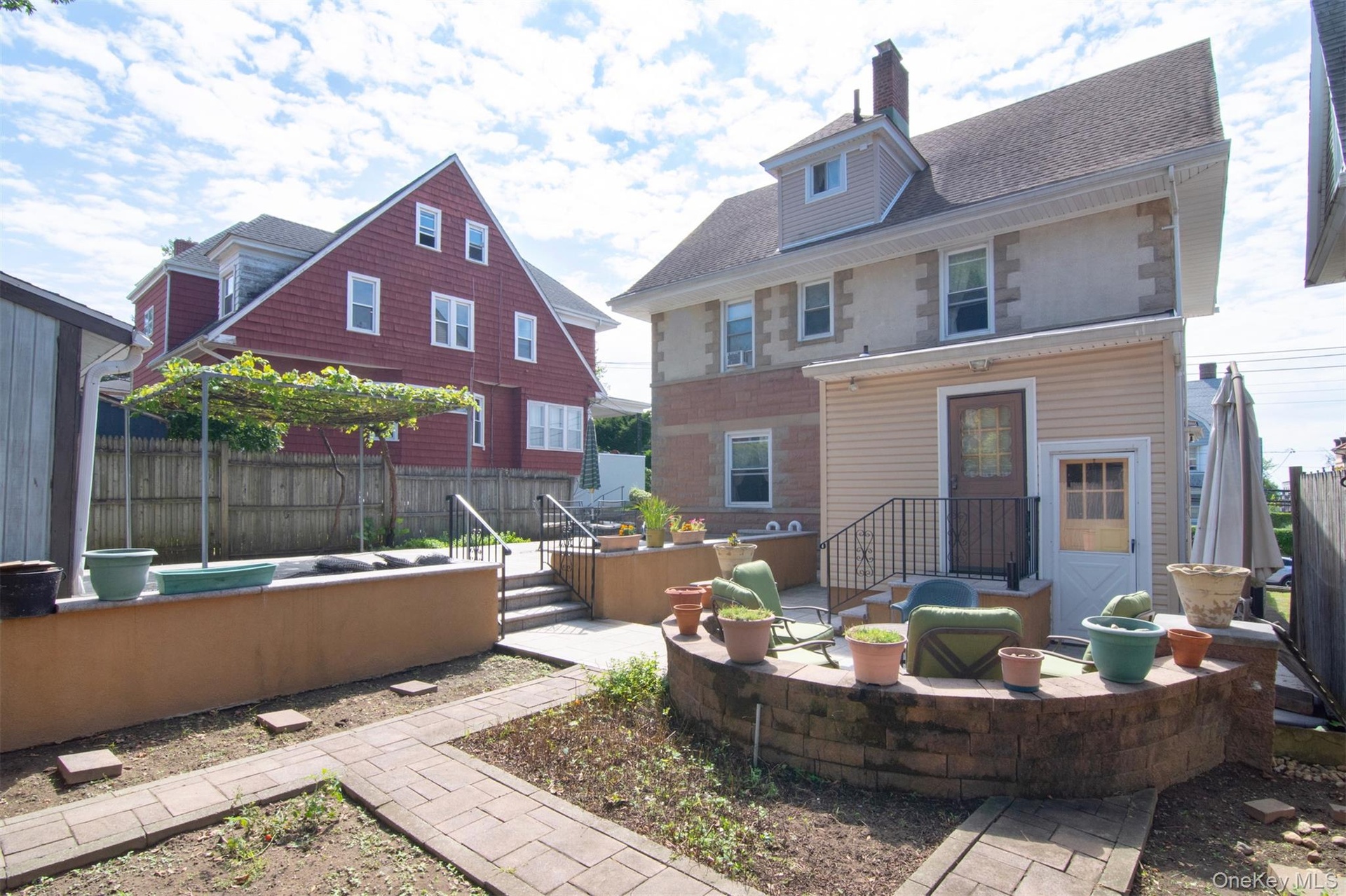 Low Maintenance, Fenced Backyard. Patios, Garden and Grapevines