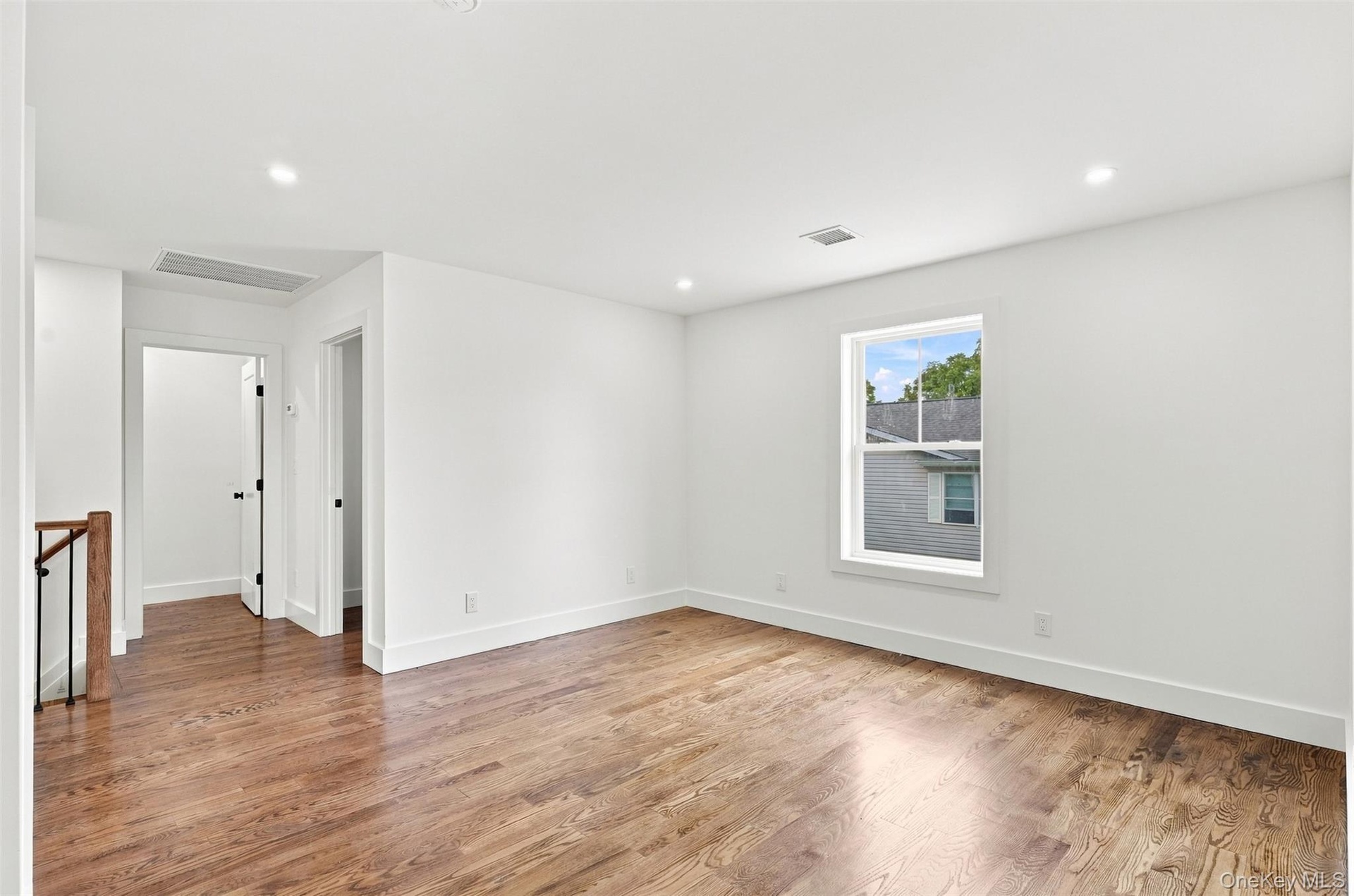 Upstairs loft area/bonus space