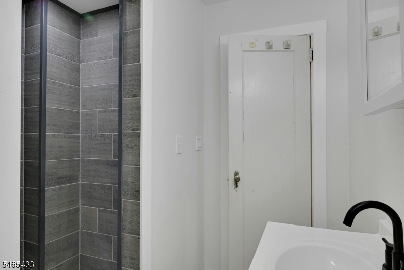 Full Bath - 1st Floor