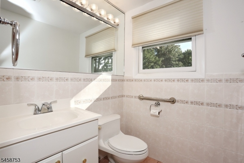 Second Floor Bath with Shower