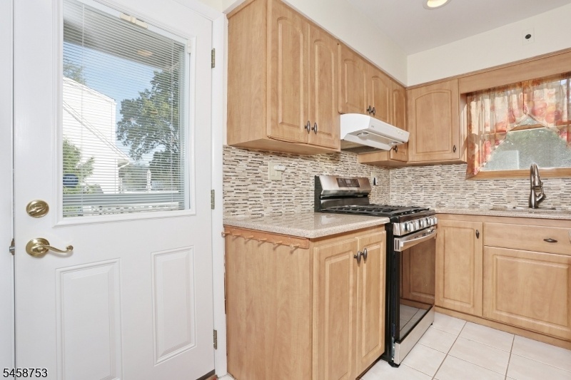 Side Entry into the Kitchen
