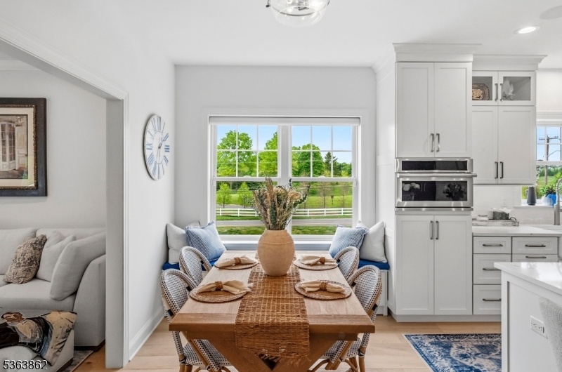 Dining area in kitchen