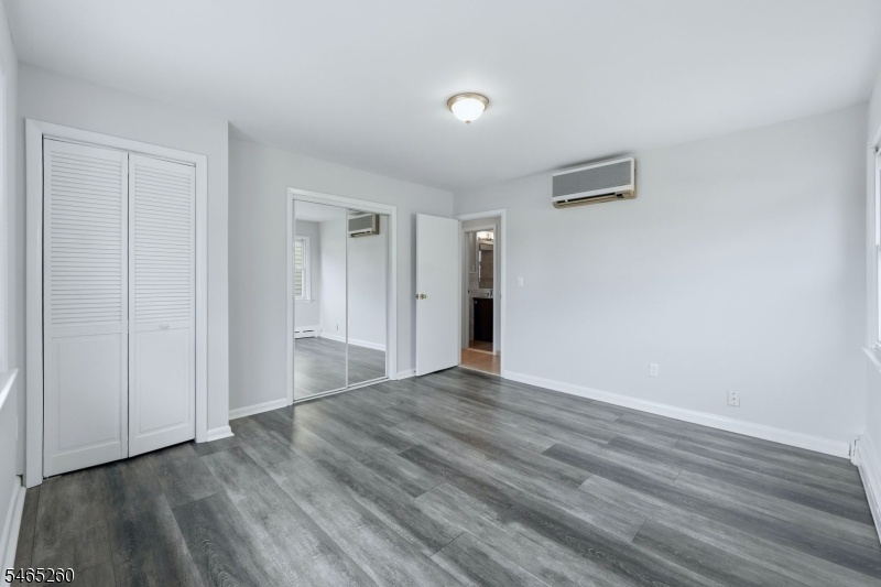 Bedroom 1 (unit 1)
