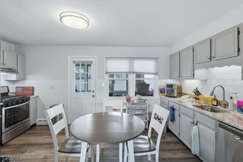 Eat-in Kitchen (unit 2)