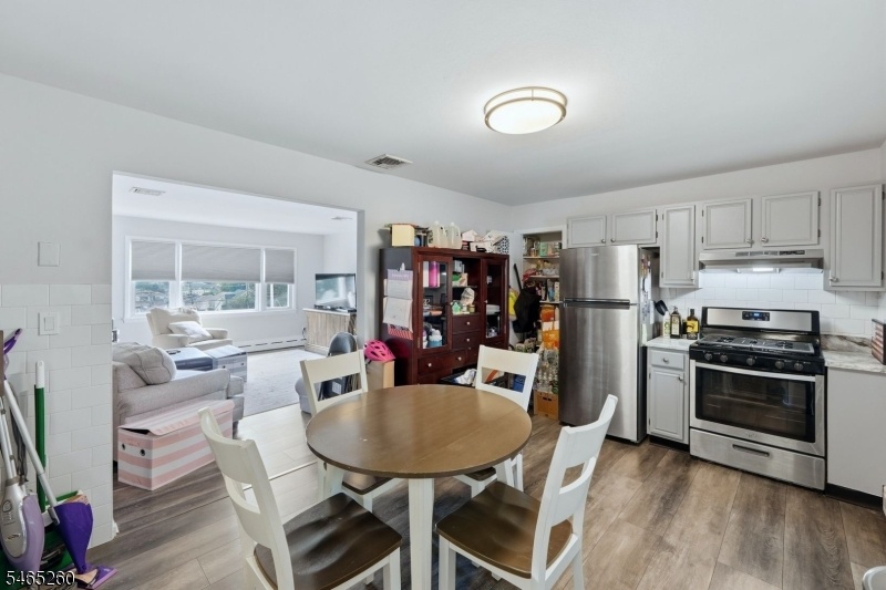Eat-in Kitchen (unit 2)