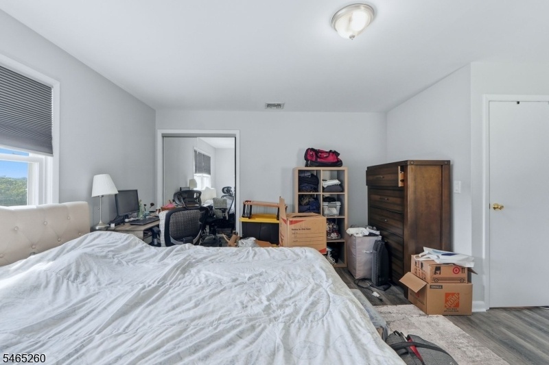 Bedroom 1 (unit 2)