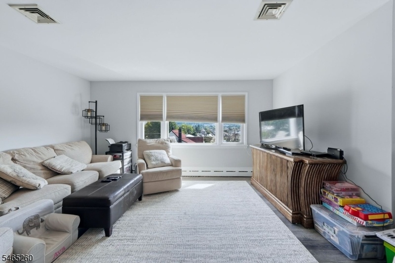 Living Room (unit 2)