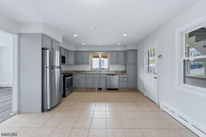 Eat-In-Kitchen (unit 1)