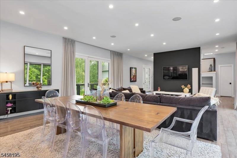 Dining Room to LR w/FPL
