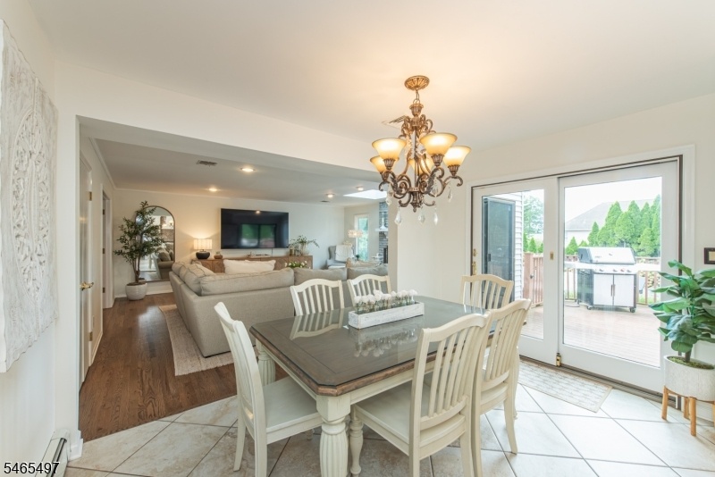 Eat-in kitchen