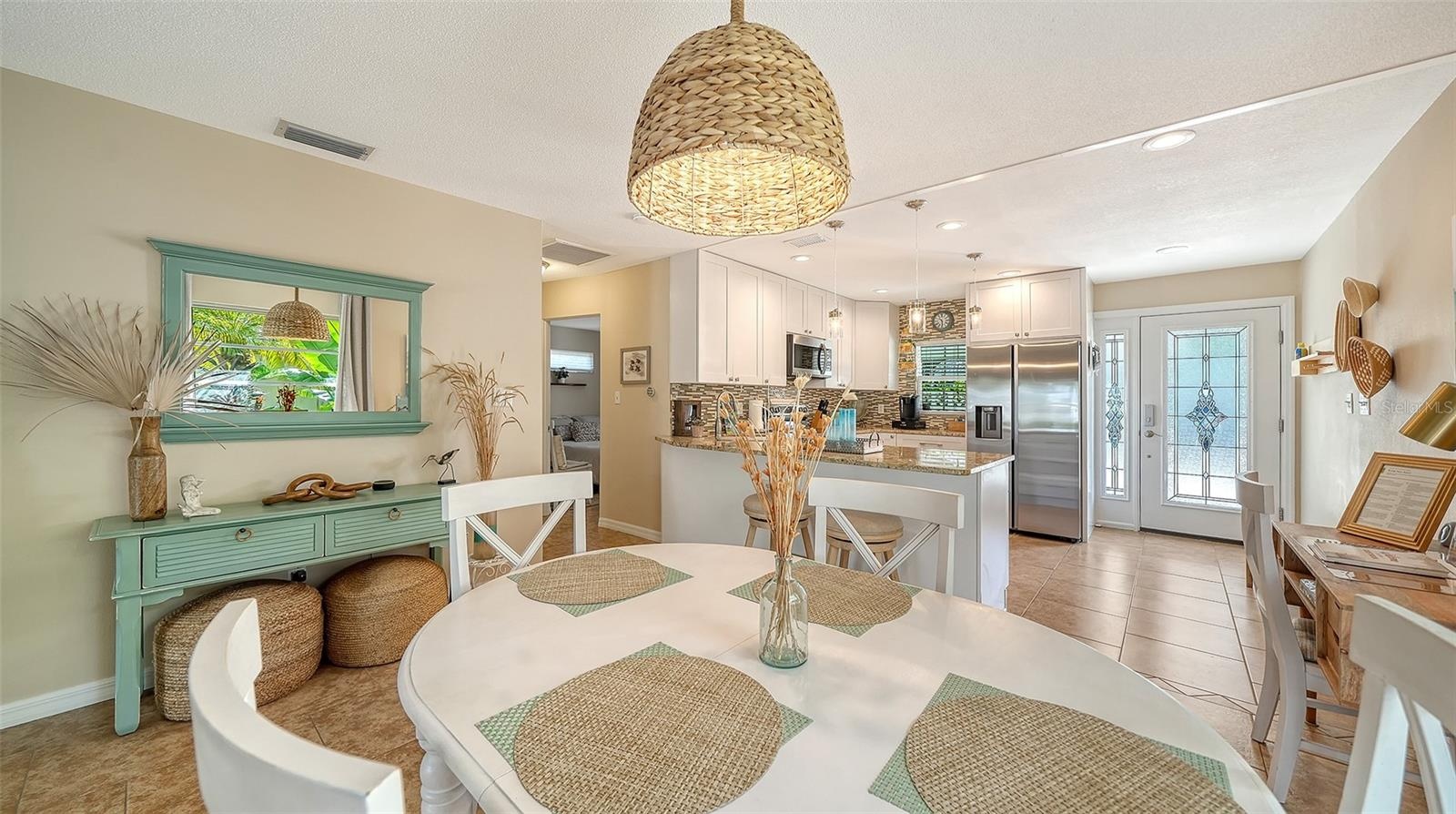 Dining Area - Table extends for 6