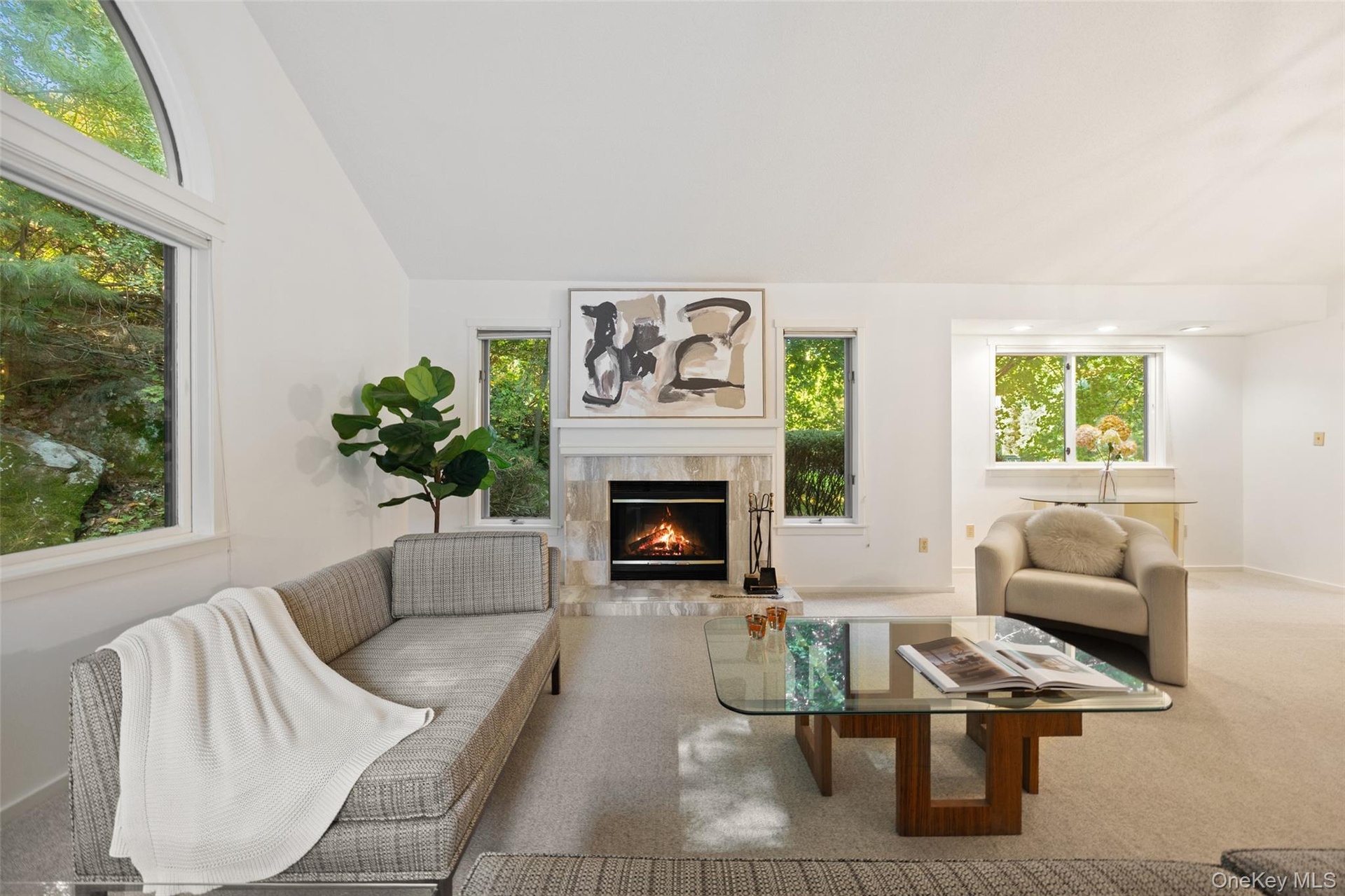 Beautifully refreshed, desirable Fairview end unit.