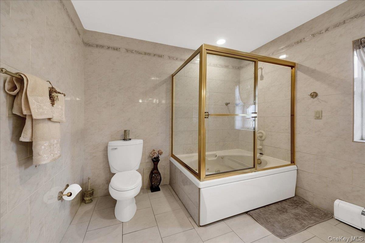 Upstairs grand spa bathroom