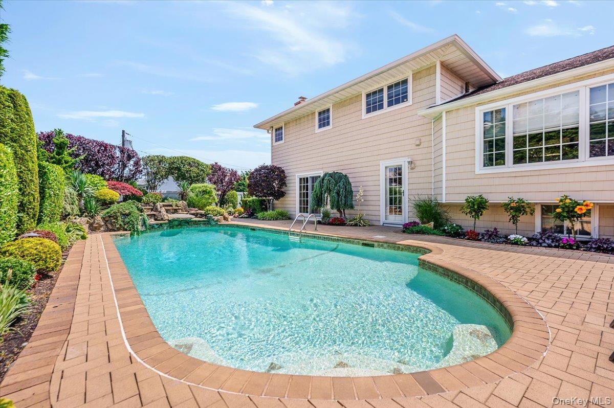 Heated Salt Water Gunite Pool