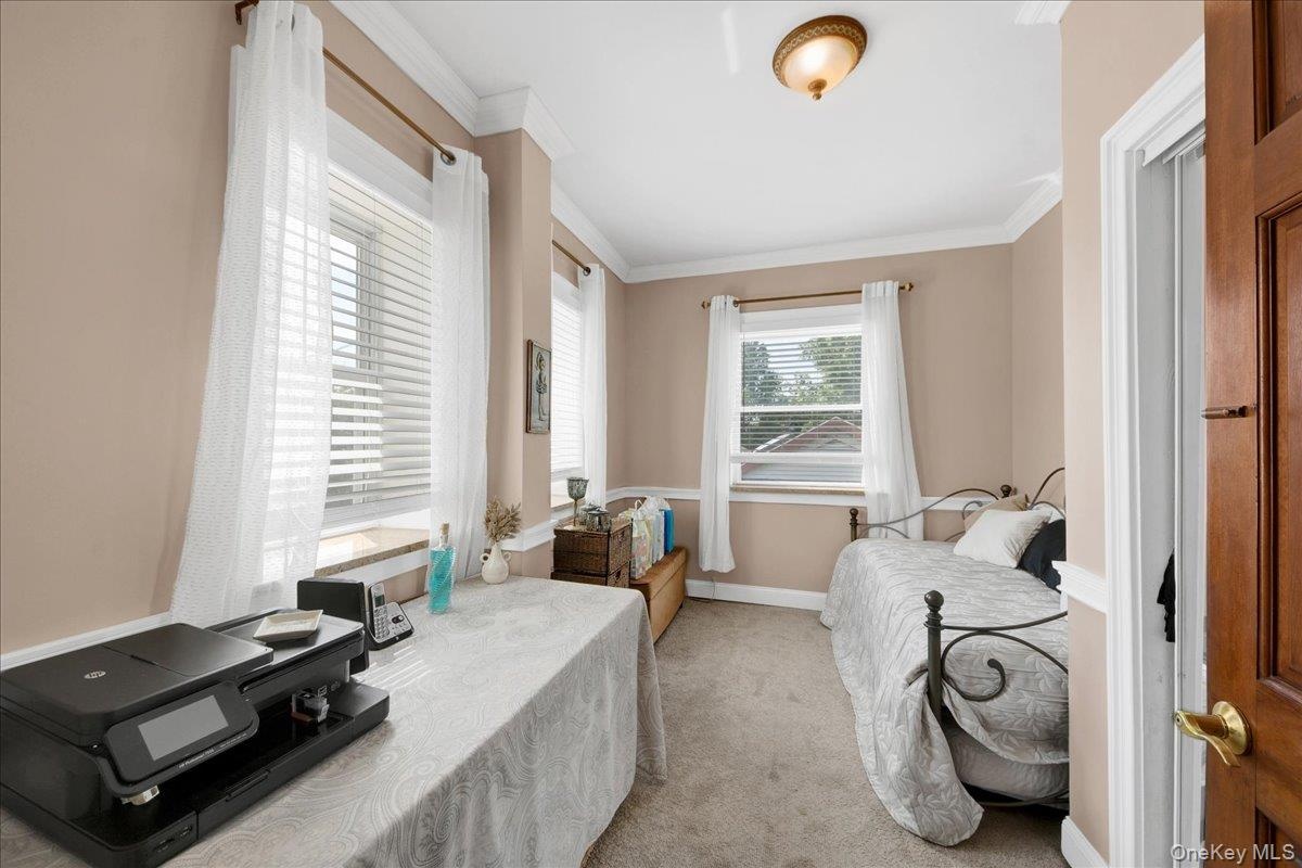 First floor bedroom-versatile room-great as a den or office