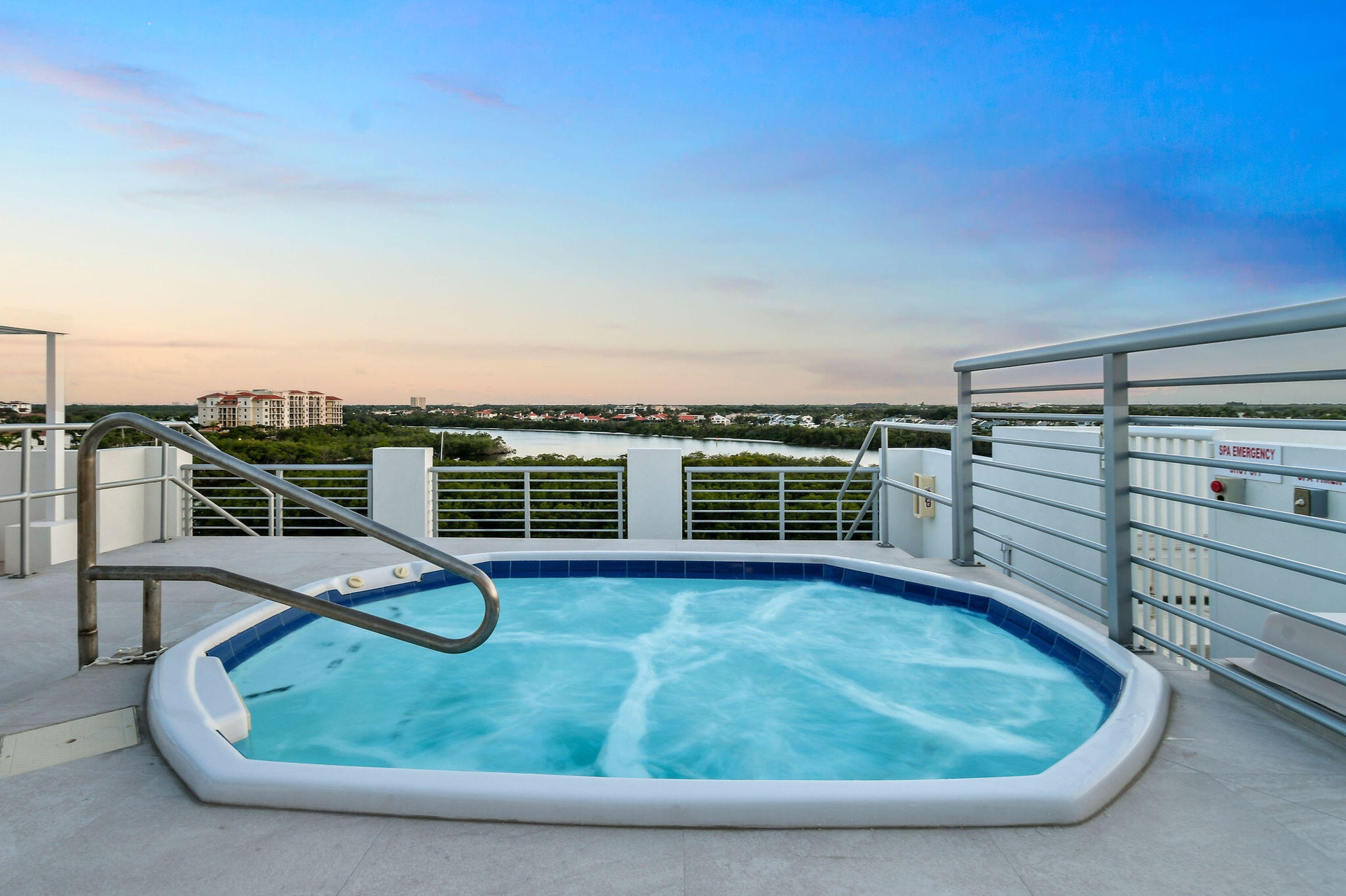 Rooftop Hot tub