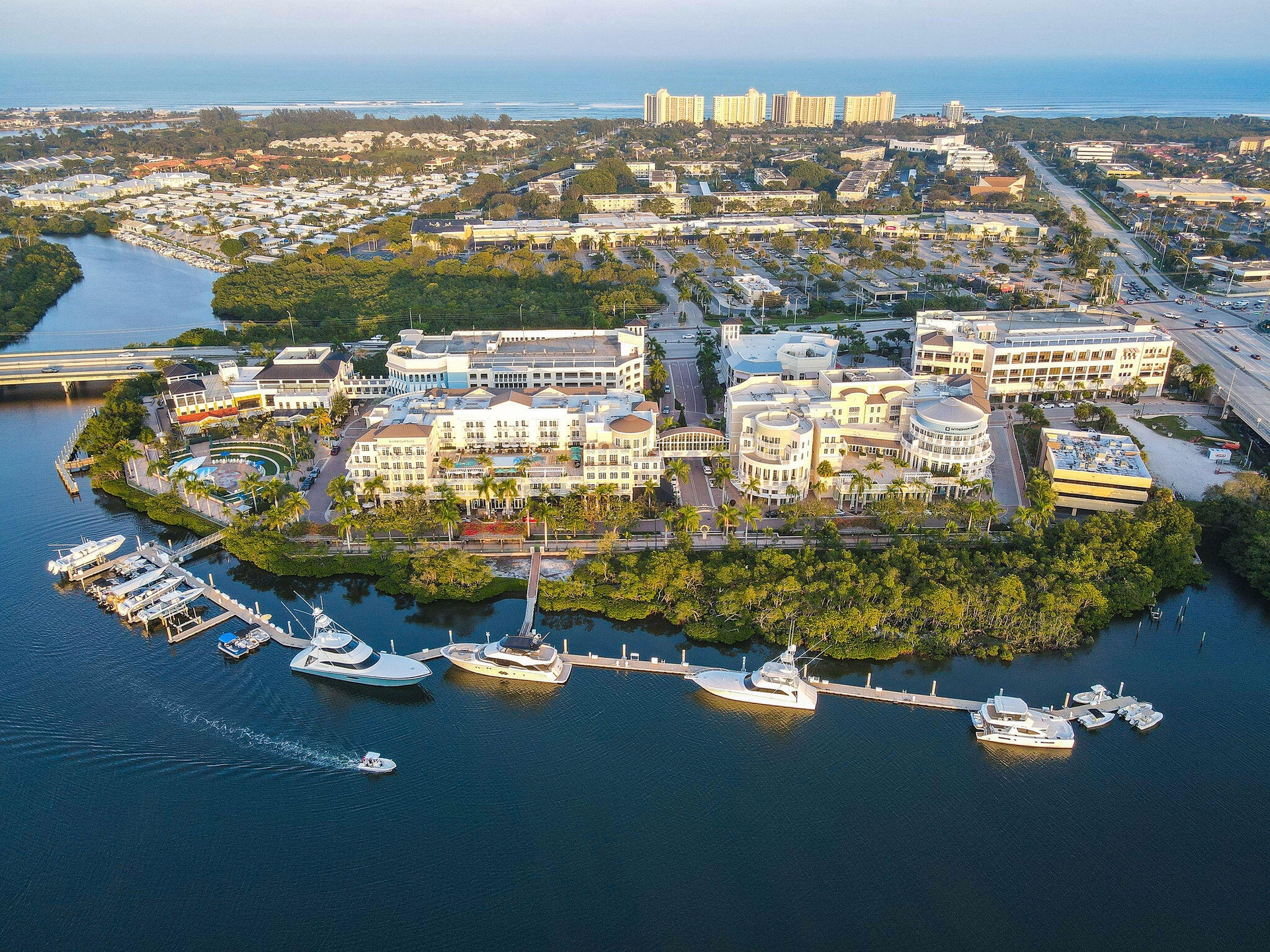 Harbourside with events, restaurants, hotel and shopping just feet away