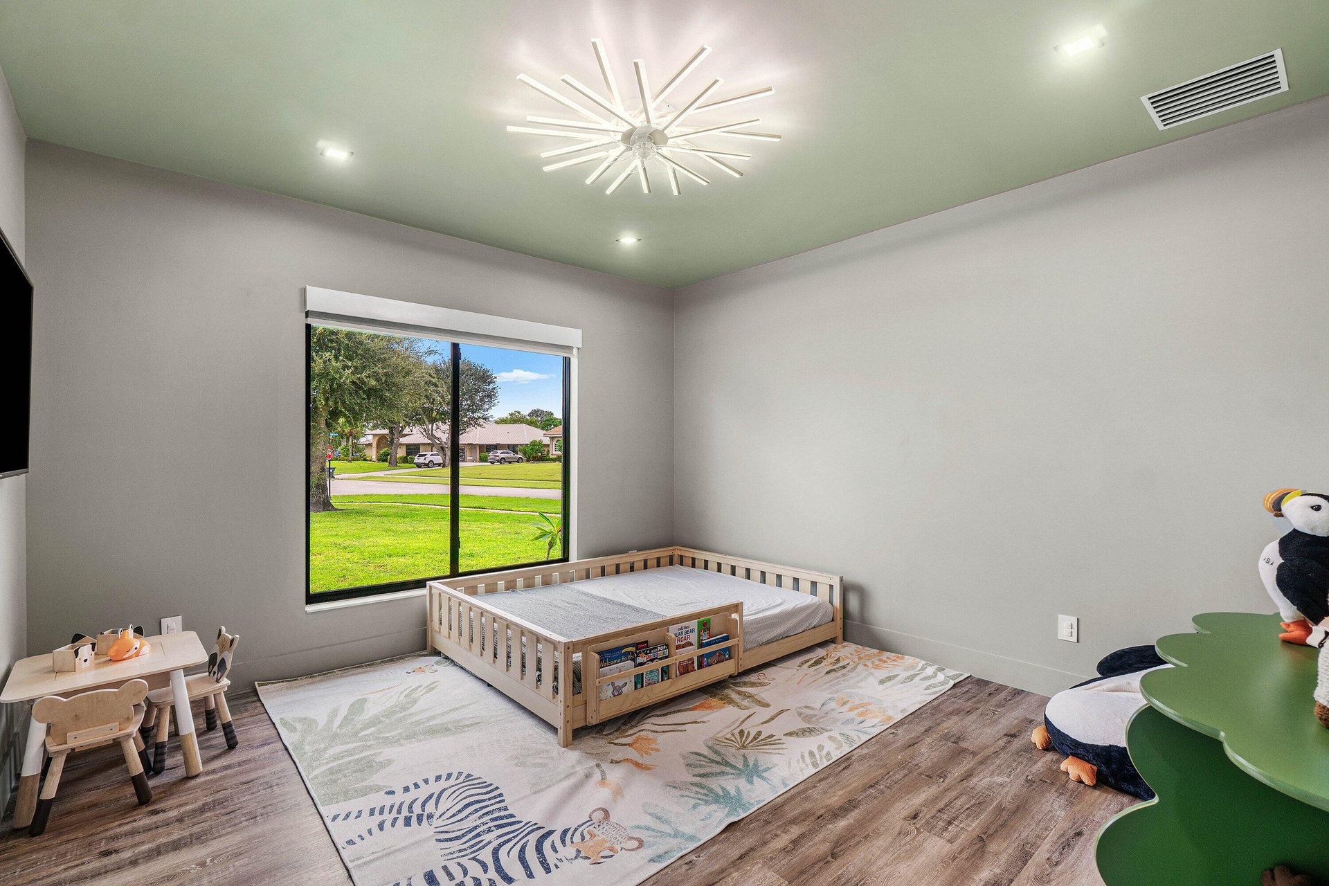 Toddler bed can be removed