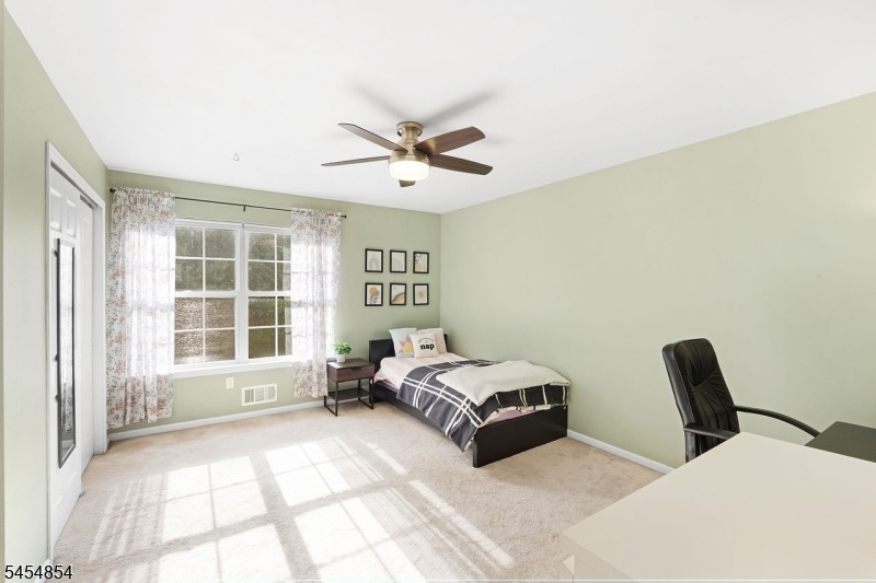 2nd Bedroom w/Big Closet
